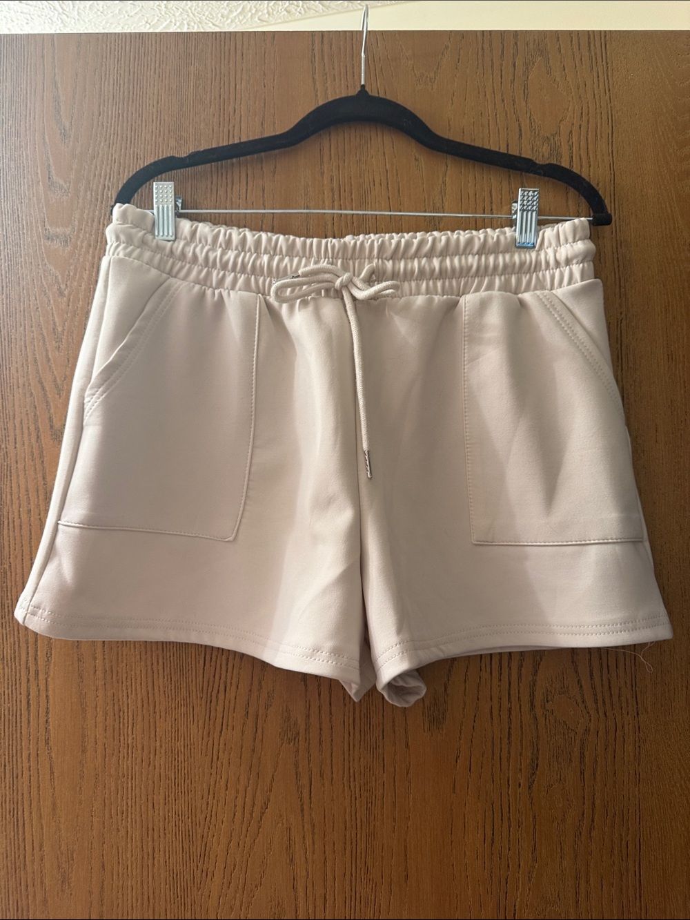 Women’s Drawstring Pocket Shorts in Light Beige